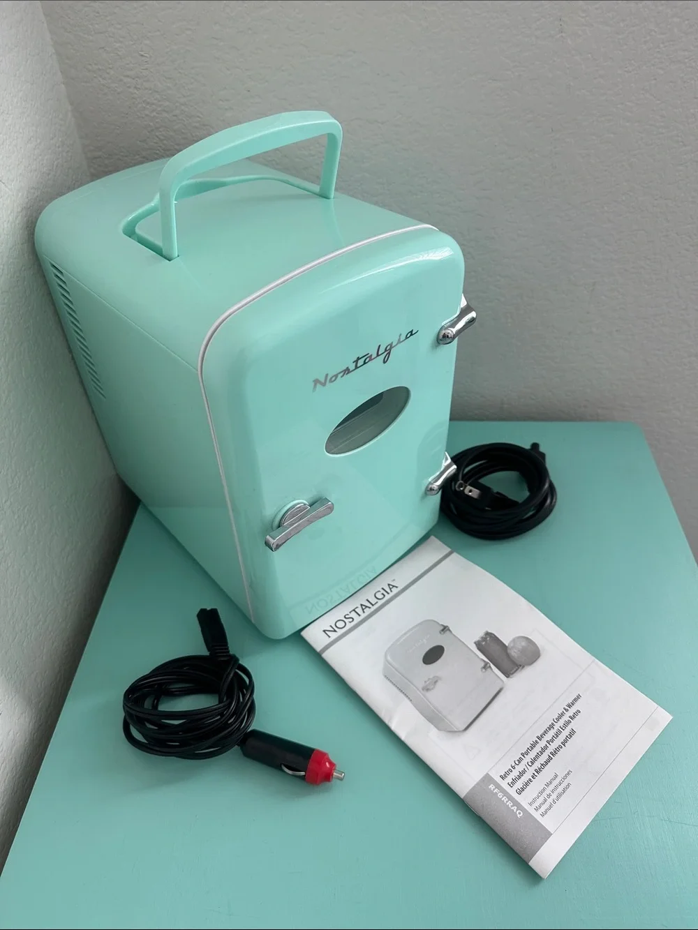 Nostalgias RF6RRAQ Retro 6-Can Personal Cooling & Heating Mini Refrigerator-new
